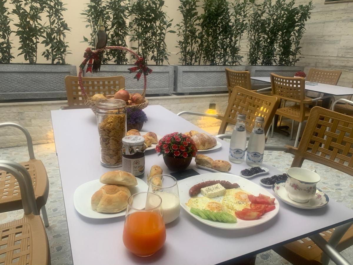 Belux Hotel Тирана Екстер'єр фото
