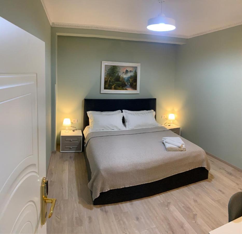 Belux Hotel Тирана Екстер'єр фото