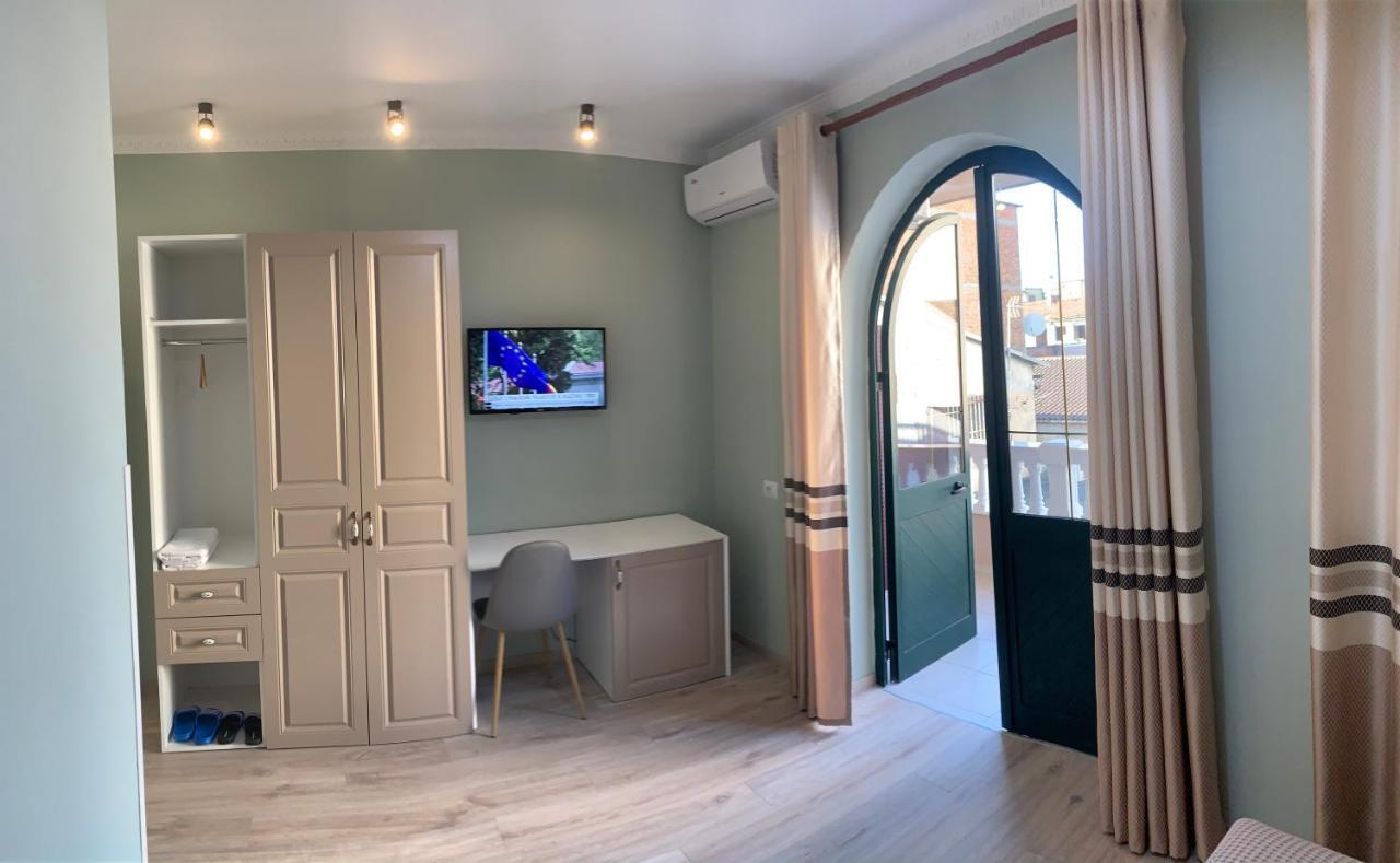 Belux Hotel Тирана Екстер'єр фото