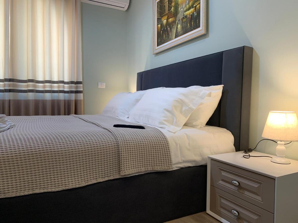 Belux Hotel Тирана Екстер'єр фото