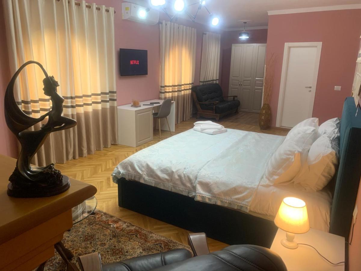 Belux Hotel Тирана Екстер'єр фото